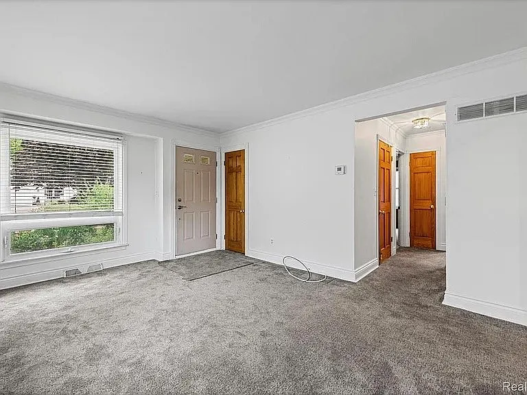 4010 Linwood Ave — Photo 8