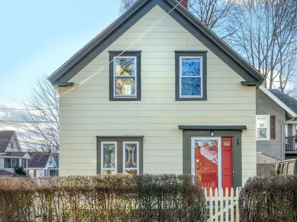 55 Pleasant St, Wakefield, MA 01880