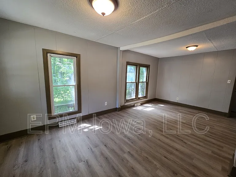 519 Adams St — Photo 4