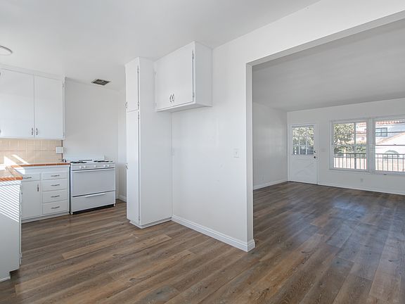 Dining Area & Kitchen Space