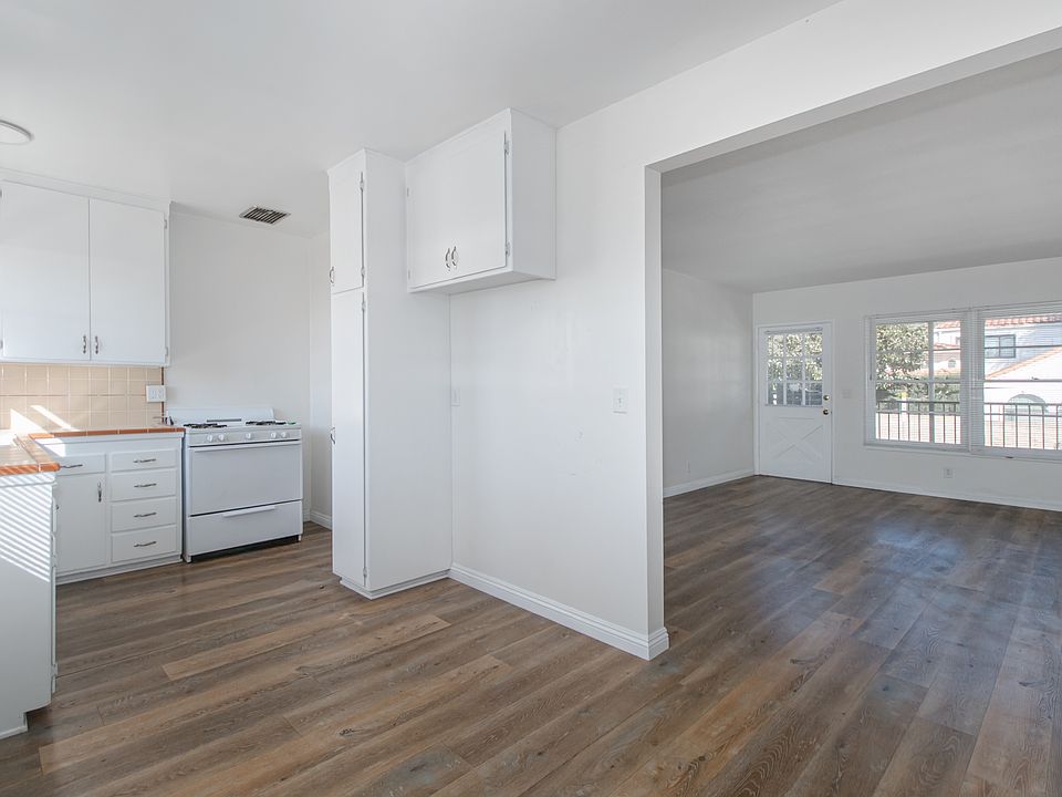 Dining Area & Kitchen Space