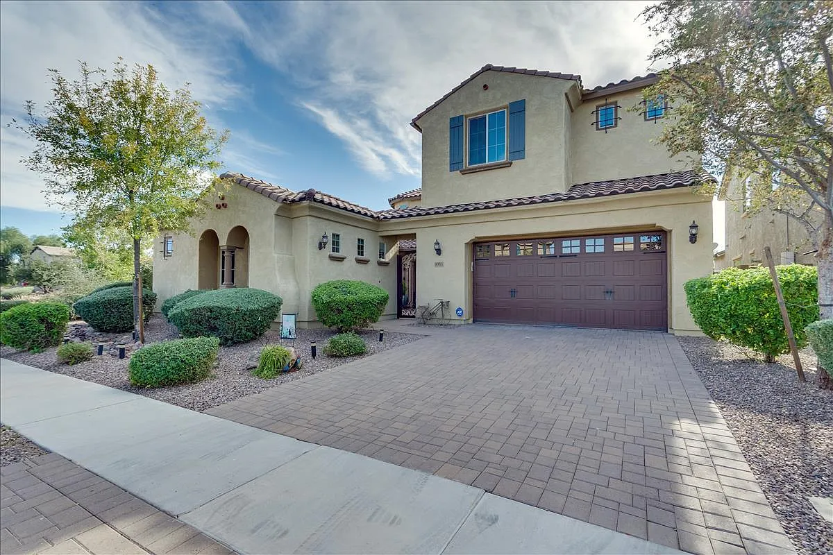 3355 E Indigo St — Photo 2