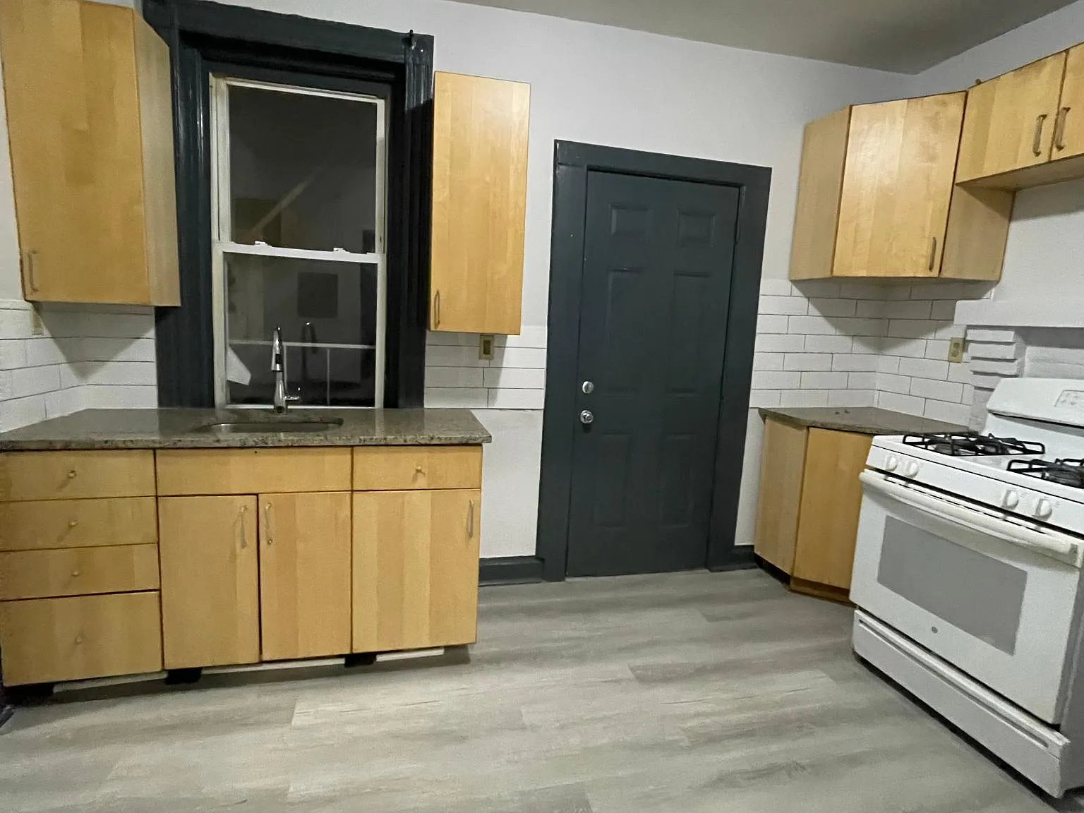 2 bed, 800 sqft, $1,750 — Photo 2