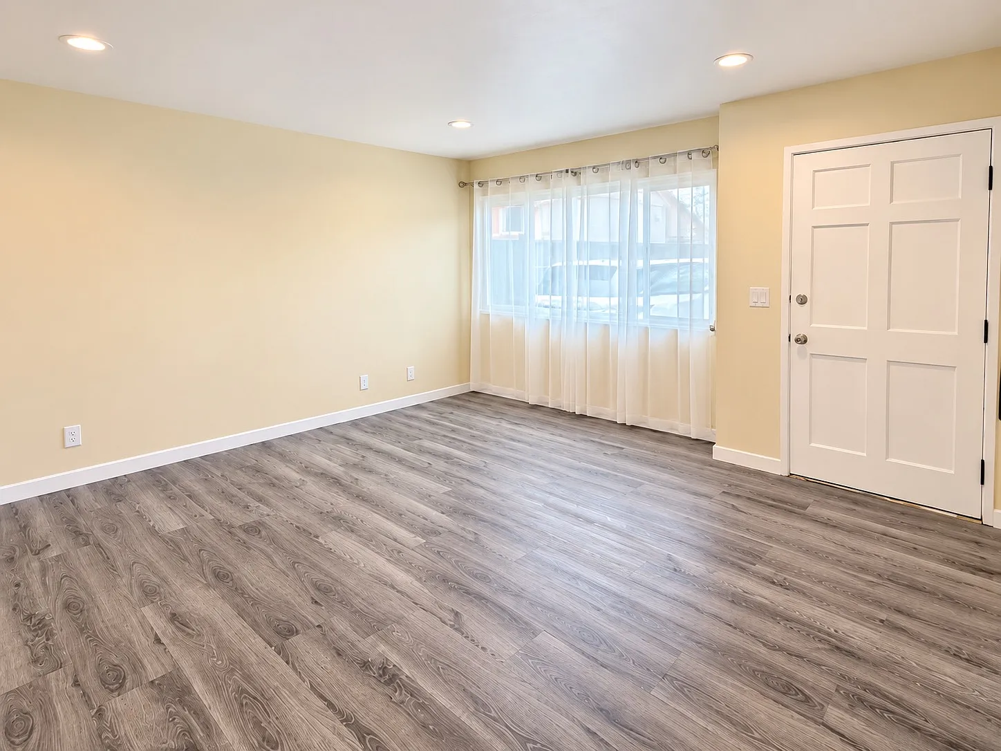 3 bed, 1000 sqft, $4,000 — Photo 3