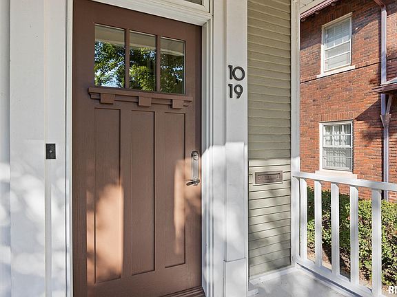 5th image of 1019 N Maplewood Ave