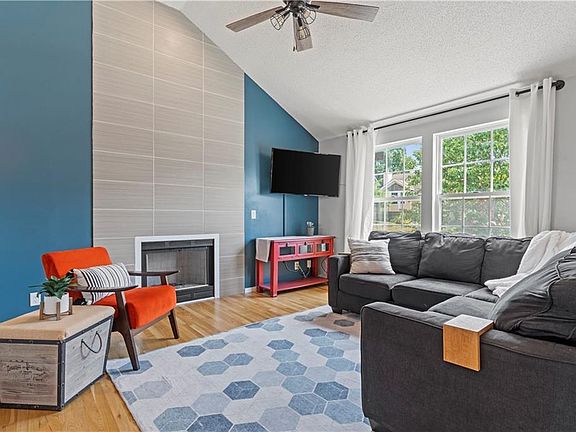 3rd image of 1142 Meadowlark Ln