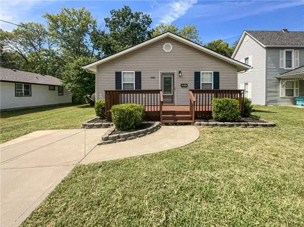 1002 Green St, Harrisonville, MO 64701