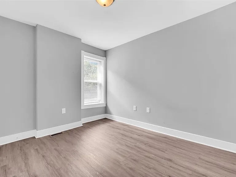 1834 Parkwood Ave — Photo 13