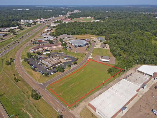 Lakewood Dr, Batesville, MS 38606