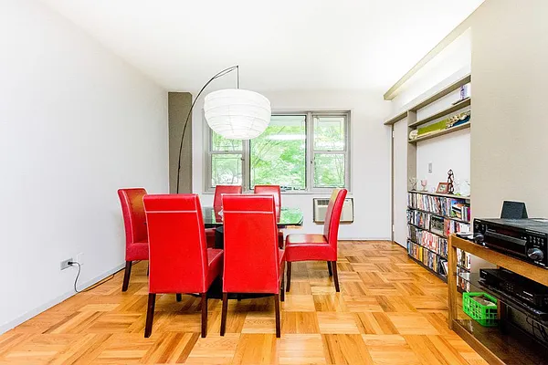 Sold by Re/Max In The City | media 3