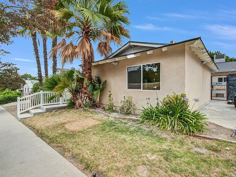 21713 Mulholland Dr — Photo 17