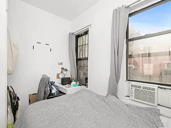 5th image of 24 Saint Marks Pl APT 16