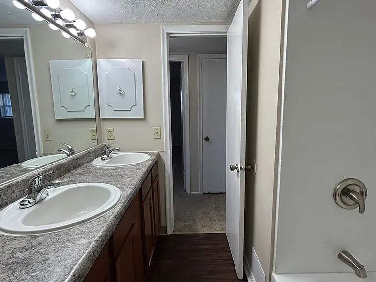 915 N 48th Ave — Photo 35