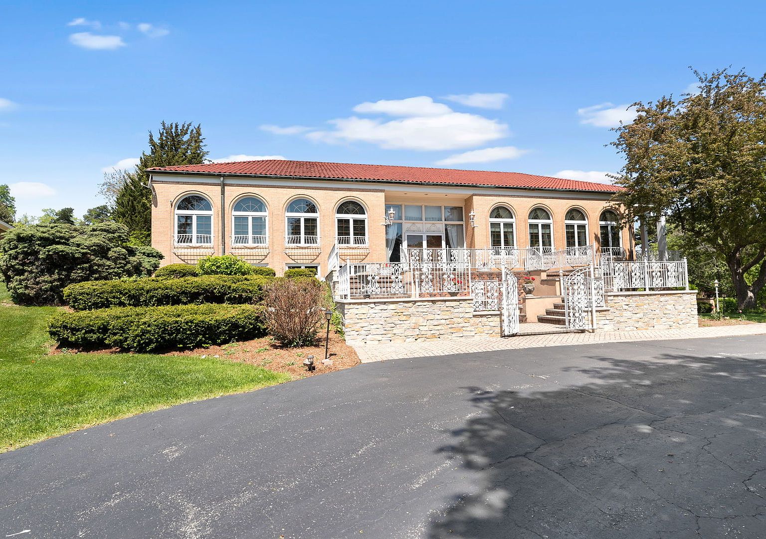 18 Royal Vale Dr, Oak Brook, IL 60523 Zillow