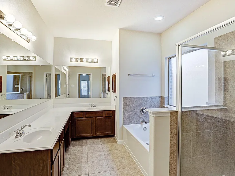 25806 Westbourne Dr — Photo 2