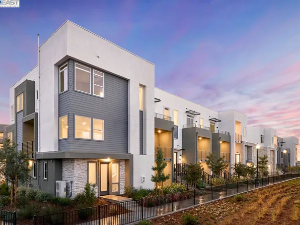 581 Martin Mariner Ave, Alameda, CA 94501