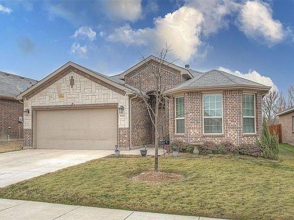 2nd image of 1304 Glen Ct