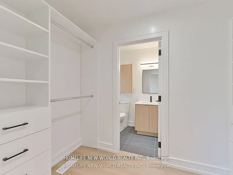 995 Dufferin St #LANEWAY — Photo 17