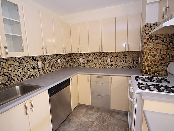 5th image of 135 Bay 50th Street 1b Fl 1
