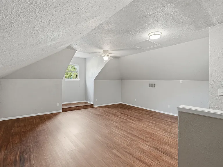 411 Poindexter Ave — Photo 20