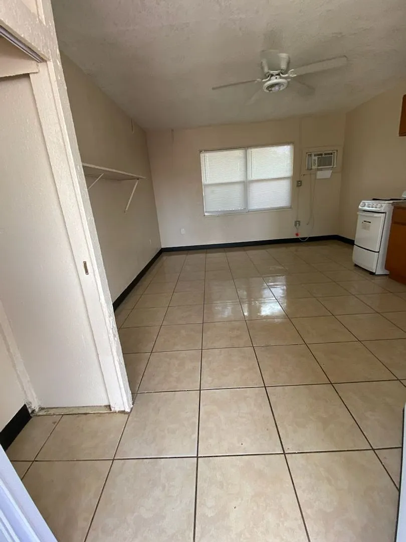 Studio Apartment — Photo 2
