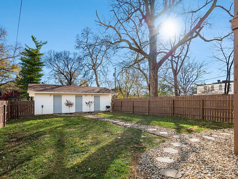 536 Oakwood Ave — Photo 17