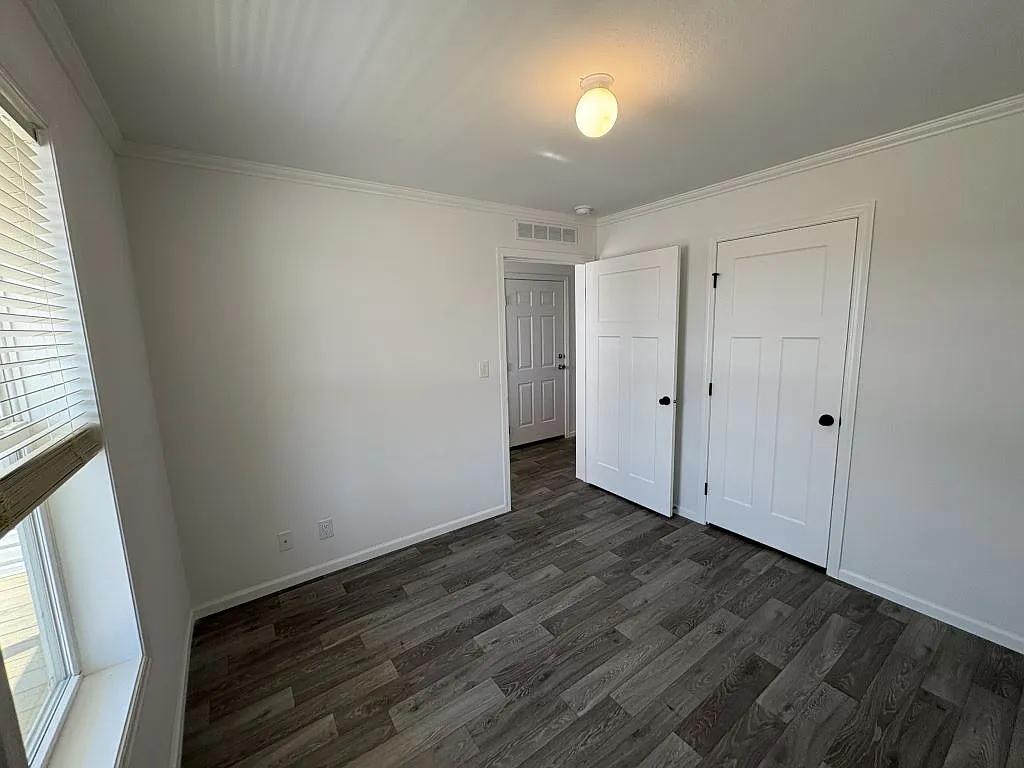 3 bed, 2.0 bath, 1502 sqft, $1,999 — Photo 2