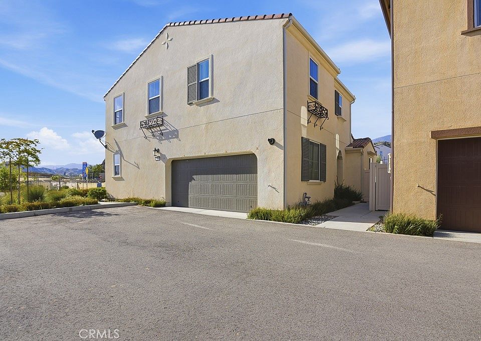 1st image of 570 Jubilee Pl
