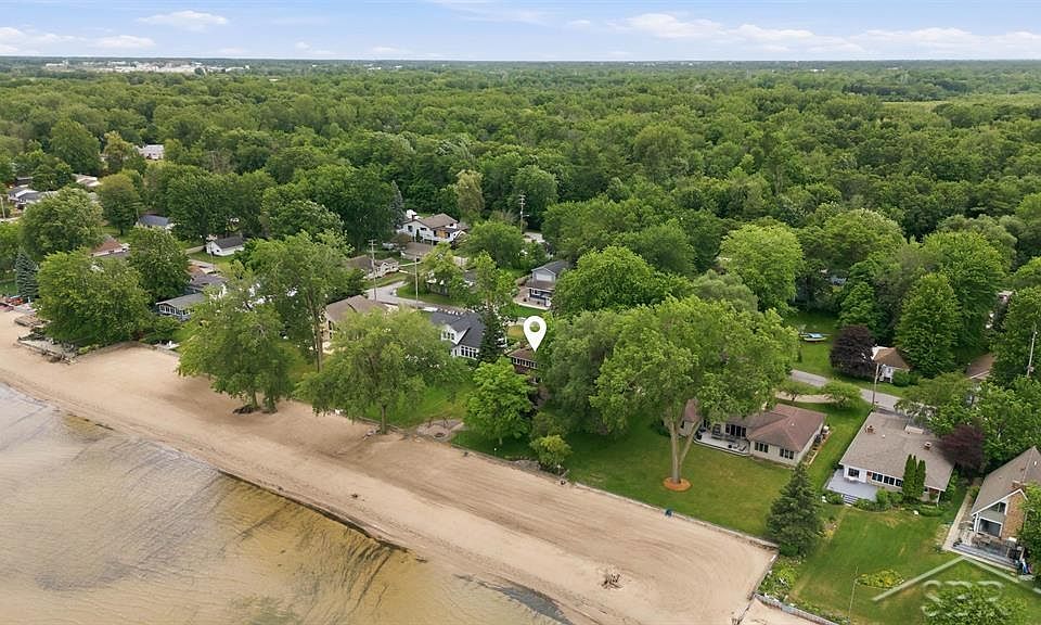 277 Donohue Dr, Bay City, MI 48706 | Zillow