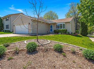 1476 Paul Ln, Waukesha, WI 53186