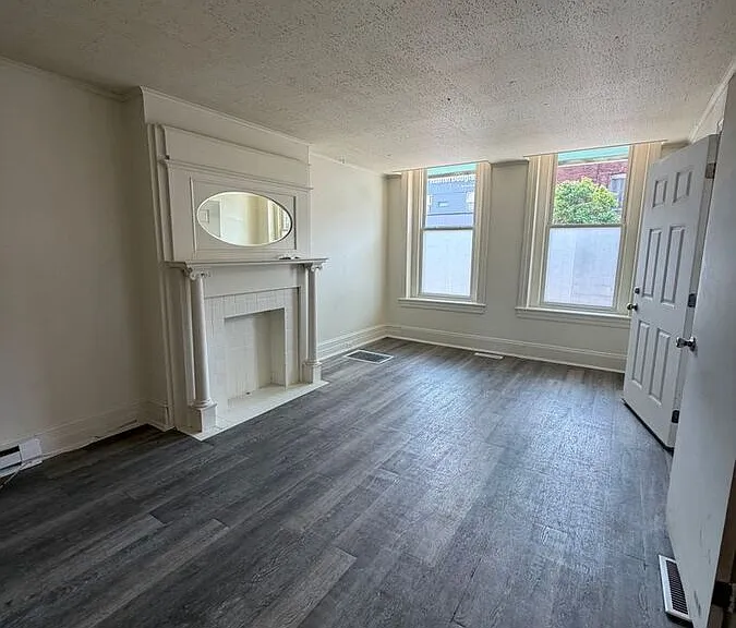 717 W Market St #A — Photo 10