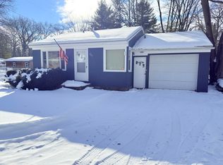201 Beechwood Ave, Houghton Lake, MI 48629