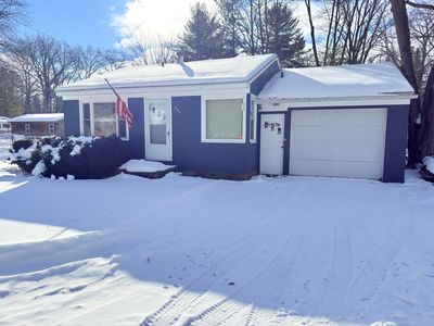 201 Beechwood Ave, Houghton Lake, MI, 48629