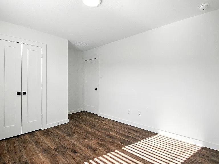 4A | 4 Bed / 2.5 Bath - Guest Bedroom