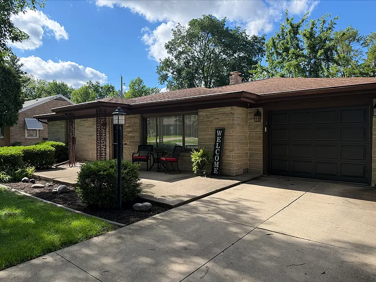 Welcome home! Enjoy the peaceful, quiet and established neighborhood off Mercer and Oakland in the heart of Bloomington.