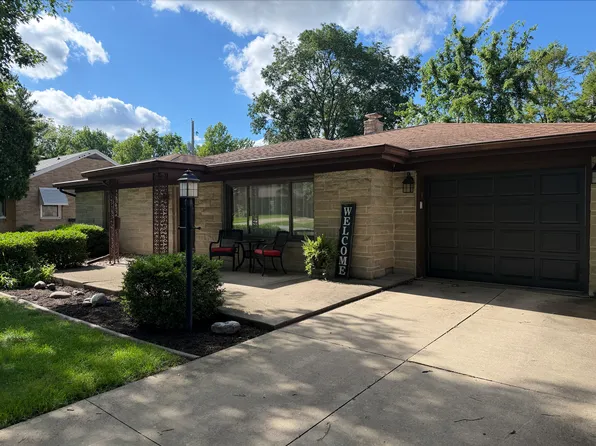 2108 Eastgate Pl, Bloomington, IL 61701