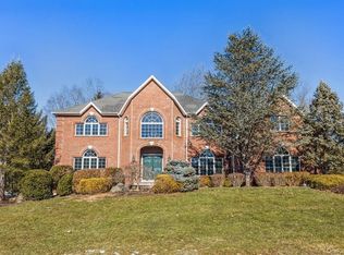 19 King Arthur Ct, New City, NY 10956