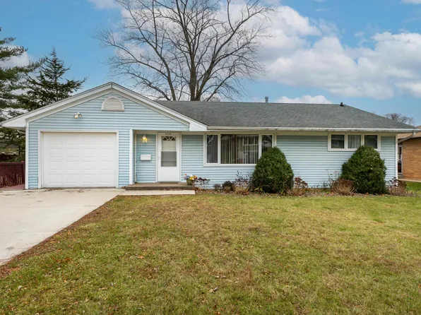 1815 Floraview Dr, Dubuque, IA 52001