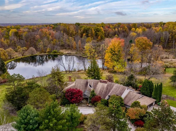 16310 Valley Rd, Chagrin Falls, OH 44023