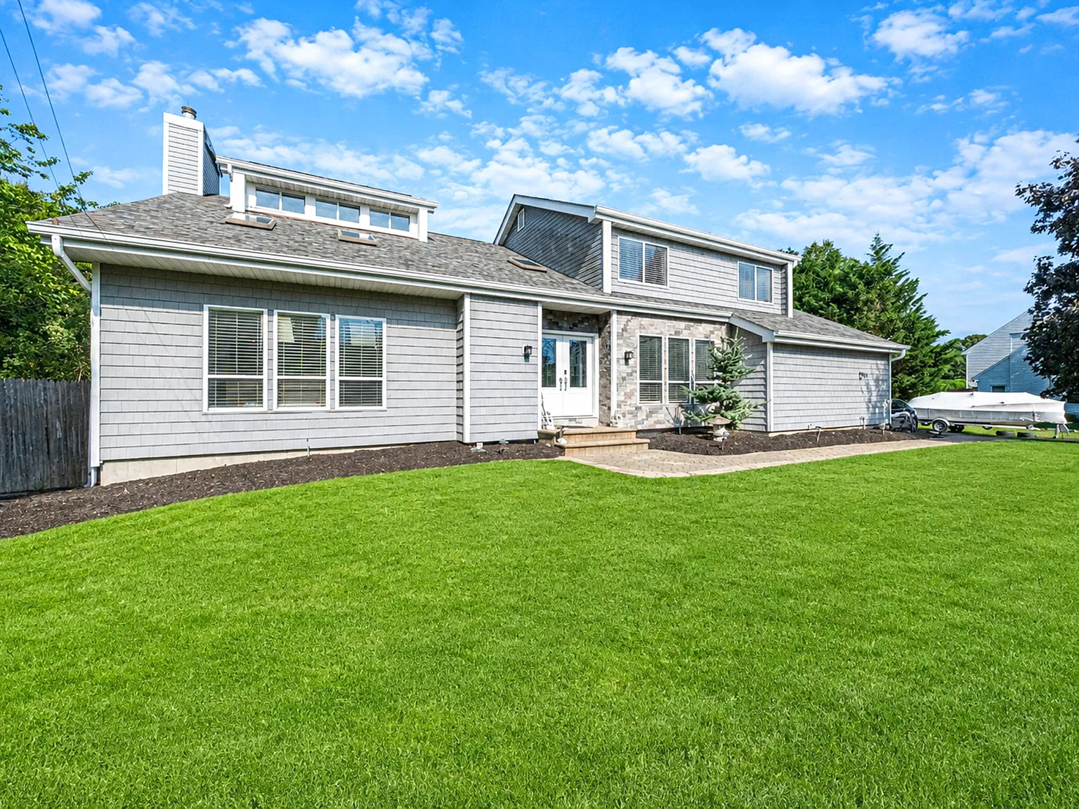 5 bed, 3600 sqft, $6,000 — Photo 3