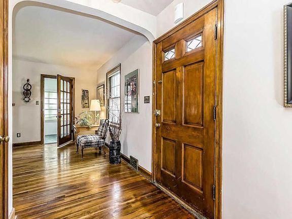 4th image of 2068 Greenway Ave N