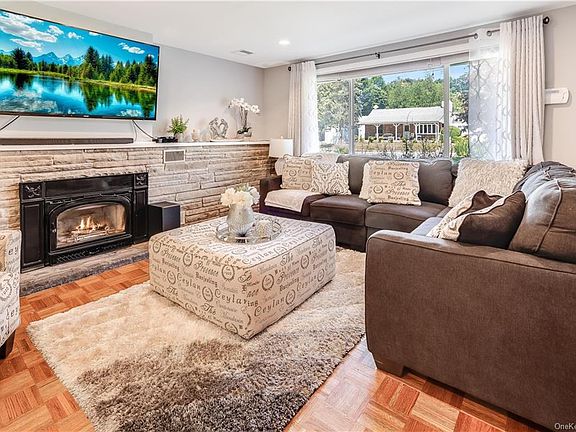 5th image of 9 Knollwood Dr
