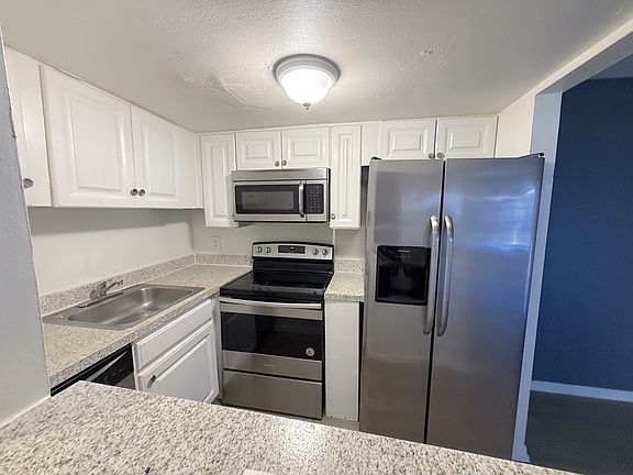 3rd image of 2527 N Alafaya Trl APT 51