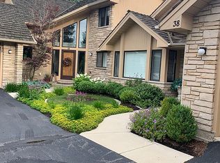 39 Red Oak Ct, Burr Ridge, IL 60527