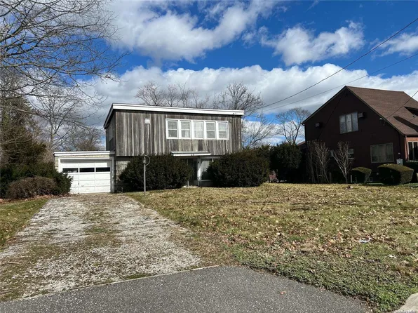 29 Hamilton Street, Amityville, NY 11701