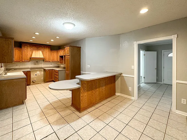 514 NW 94th St — Photo 4