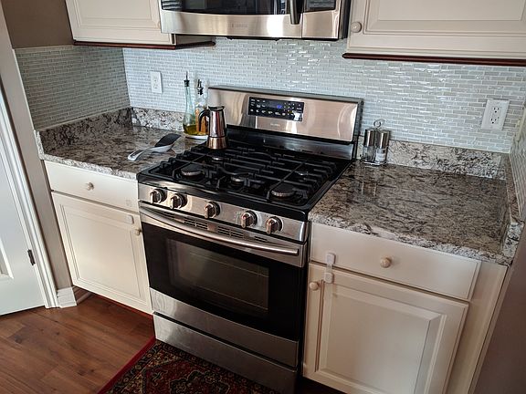 Upgraded kitchen - granite