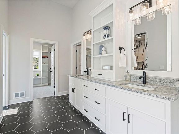 4th image of 4746 NW Sienna Rdg