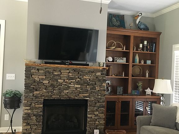 Living w/built-in shelves