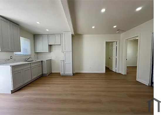 1426 W 83rd St — Photo 3